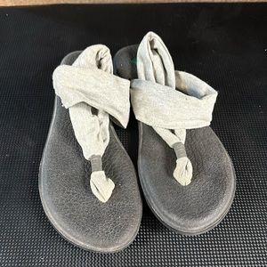 Sanuk yoga sling sandals size 10